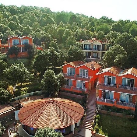 เอสเซนซ์ ออฟ เนเจอร์  Hotel Tota Am ภายนอก รูปภาพ